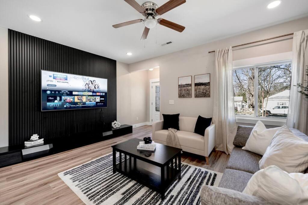 Brand New Cozy Modern Bungalow W/Hot Tub+Movieroom 7 Min From Uptown Charlotte Eksteriør bilde