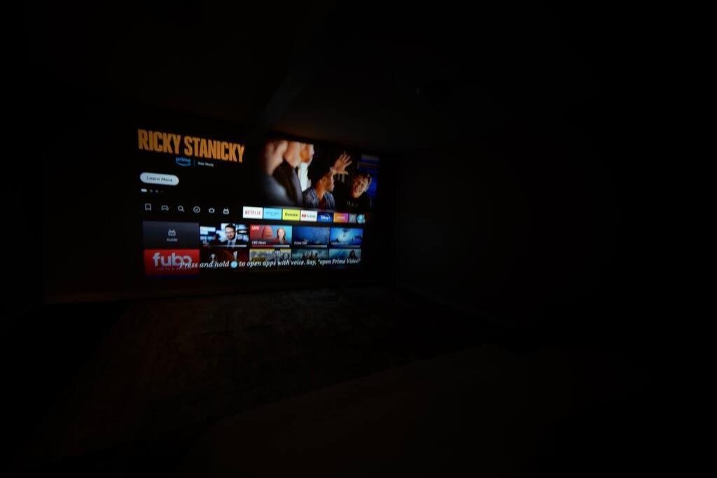 Brand New Cozy Modern Bungalow W/Hot Tub+Movieroom 7 Min From Uptown Charlotte Eksteriør bilde