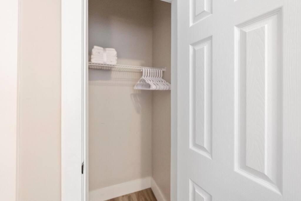 Brand New Cozy Modern Bungalow W/Hot Tub+Movieroom 7 Min From Uptown Charlotte Eksteriør bilde