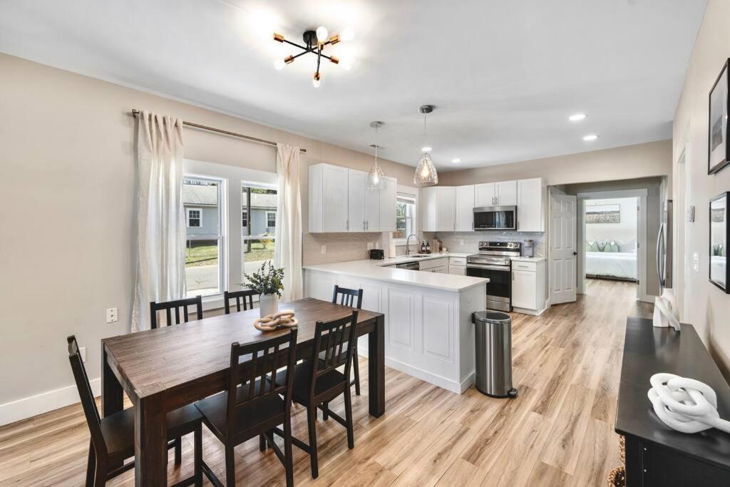 Brand New Cozy Modern Bungalow W/Hot Tub+Movieroom 7 Min From Uptown Charlotte Eksteriør bilde