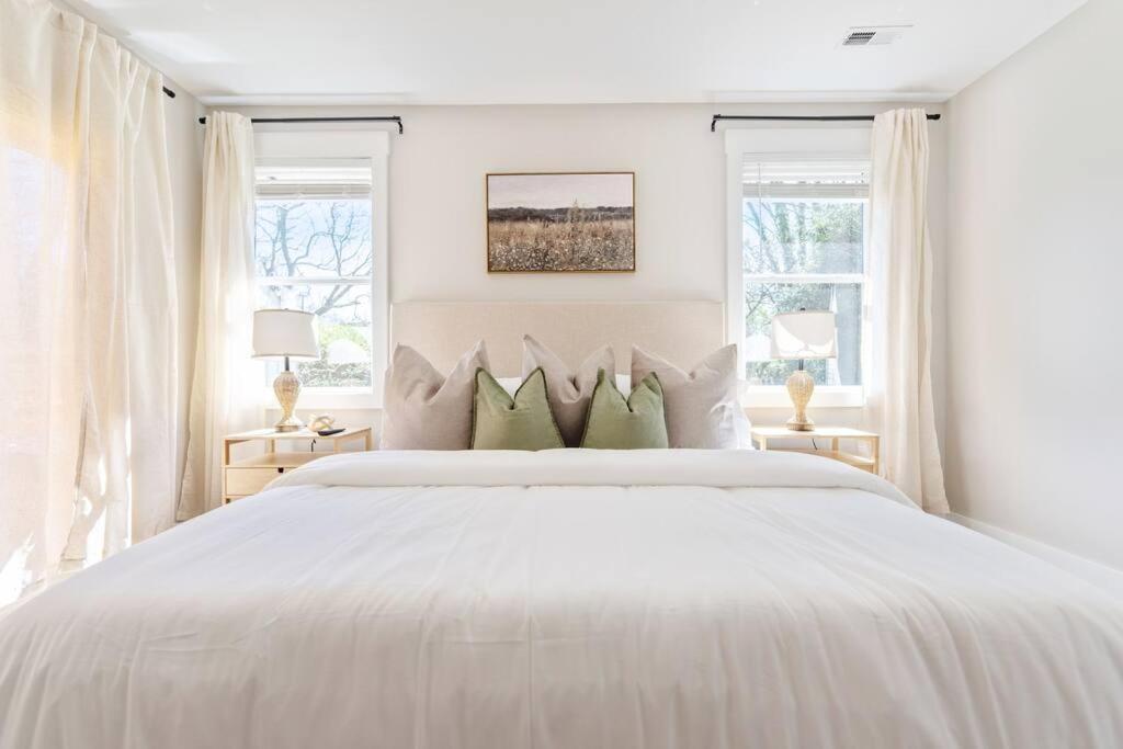 Brand New Cozy Modern Bungalow W/Hot Tub+Movieroom 7 Min From Uptown Charlotte Eksteriør bilde