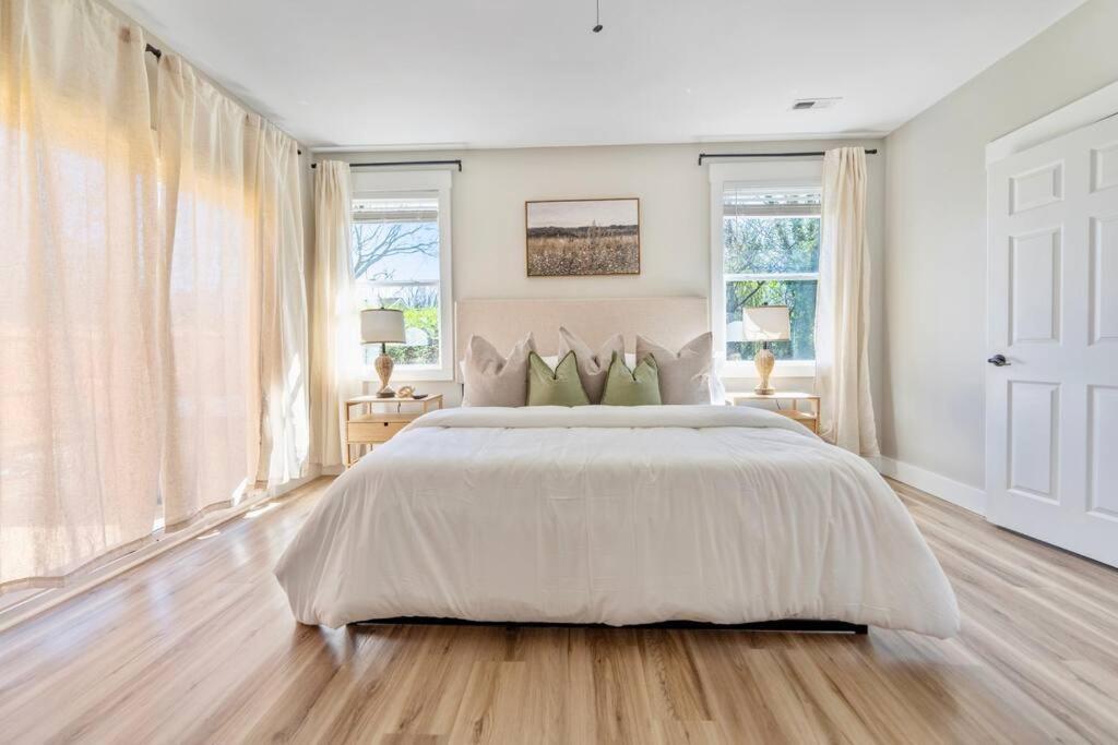 Brand New Cozy Modern Bungalow W/Hot Tub+Movieroom 7 Min From Uptown Charlotte Eksteriør bilde