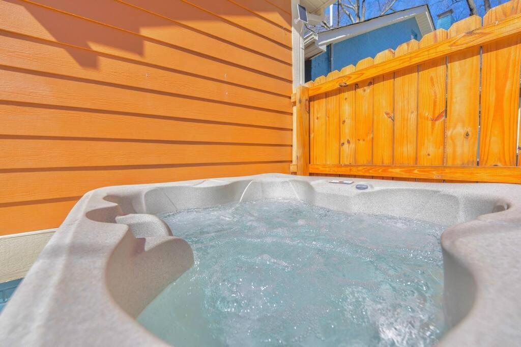 Brand New Cozy Modern Bungalow W/Hot Tub+Movieroom 7 Min From Uptown Charlotte Eksteriør bilde