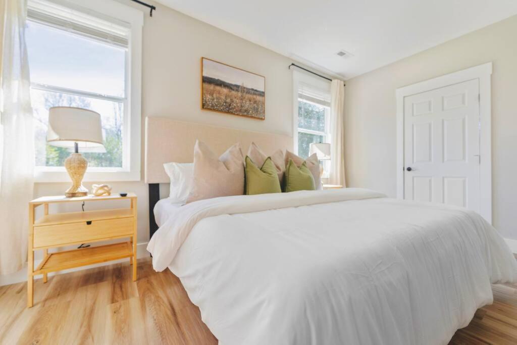 Brand New Cozy Modern Bungalow W/Hot Tub+Movieroom 7 Min From Uptown Charlotte Eksteriør bilde