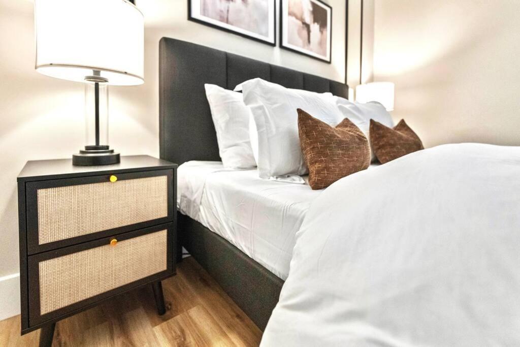 Brand New Cozy Modern Bungalow W/Hot Tub+Movieroom 7 Min From Uptown Charlotte Eksteriør bilde