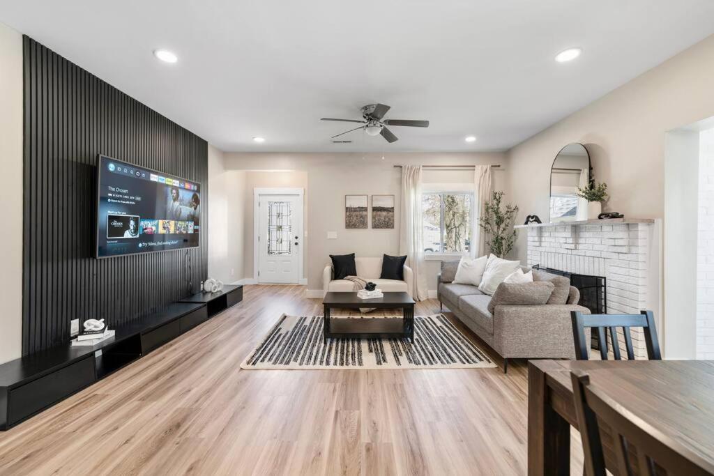 Brand New Cozy Modern Bungalow W/Hot Tub+Movieroom 7 Min From Uptown Charlotte Eksteriør bilde