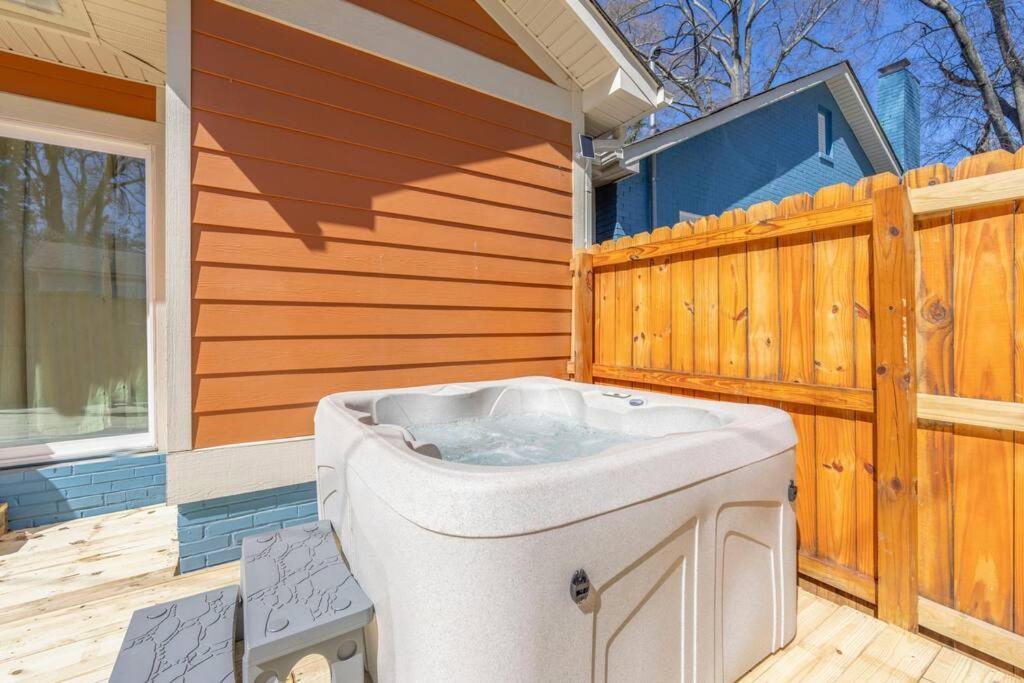 Brand New Cozy Modern Bungalow W/Hot Tub+Movieroom 7 Min From Uptown Charlotte Eksteriør bilde